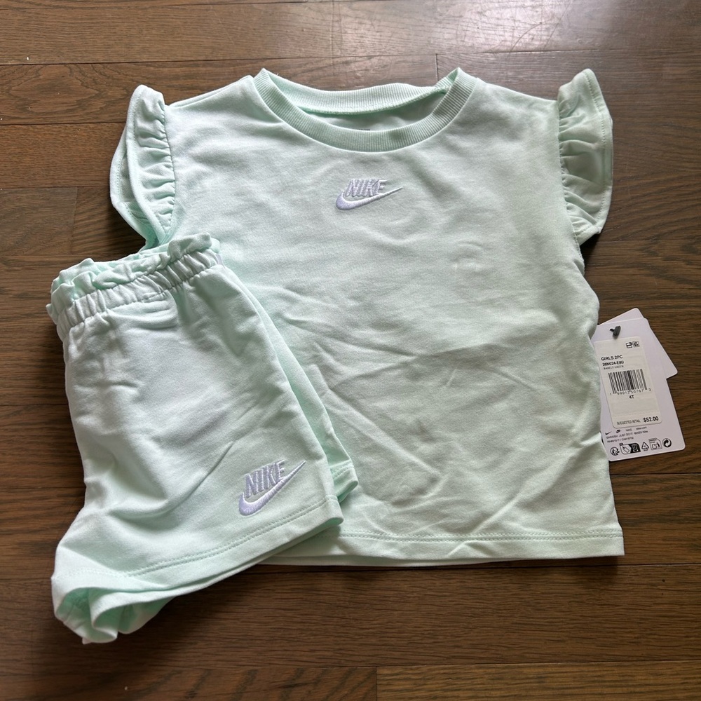 NWT Nike Toddler Set size 4T